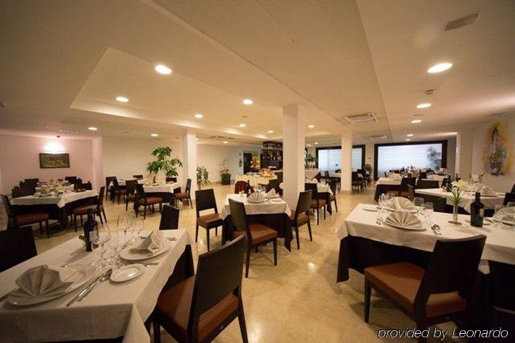 森特姆宫假日酒店 坎波巴索 外观 照片