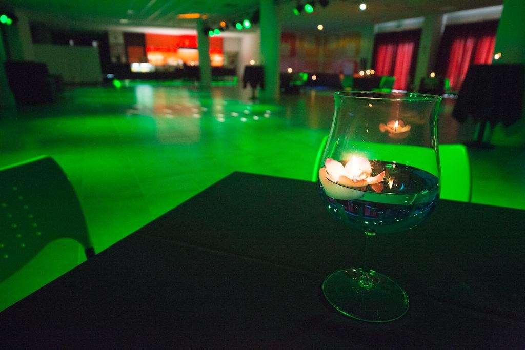 森特姆宫假日酒店 坎波巴索 餐厅 照片